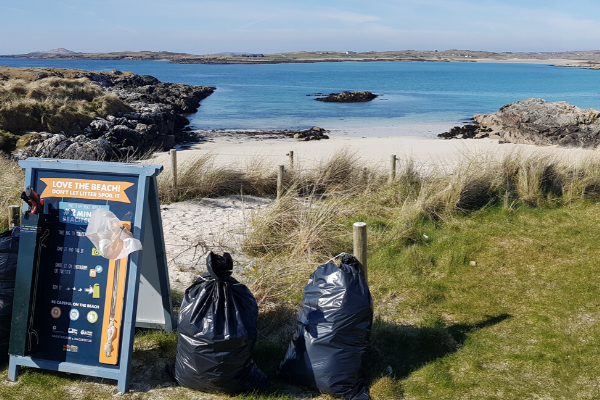 Clean Coasts 2-minute beach clean at Clifden Eco Beach Camping & Caravanning Park.